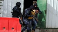 Siyonist Abbas Güçleri, Biri Hamas Lideri İki Kişiyi Gözaltına Aldı