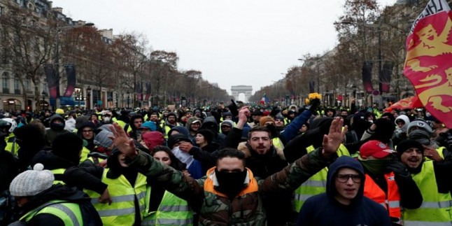 Fransa’da Sarı Yelekliler’in gösterisi dün de devam etti