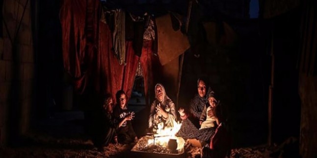 Siyonist İsrail, Gazze’nin elektriğini 8 megavat daha kıstı