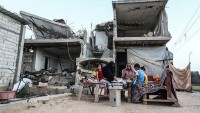İsrail’in yıktığı evlerinde iftar açıyorlar