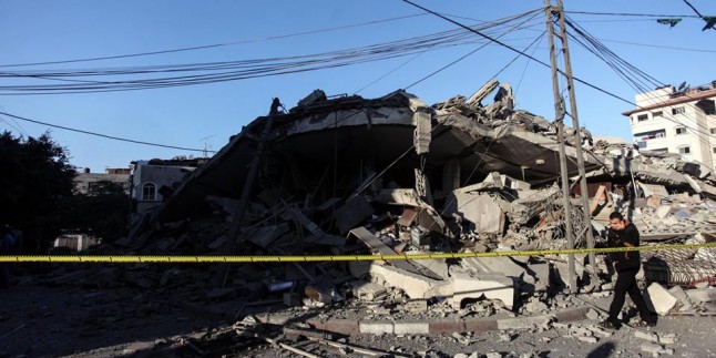Siyonist İsrail Savaş Uçakları Gazze Şeridini Vahşice Bombalamaya Devam Ediyor: 1 Şehid 5 Yaralı