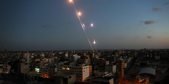Siyonist İsrail Gazze’yi Bombaladı, Direniş Güçleri Füzelerle Cevap Verdi