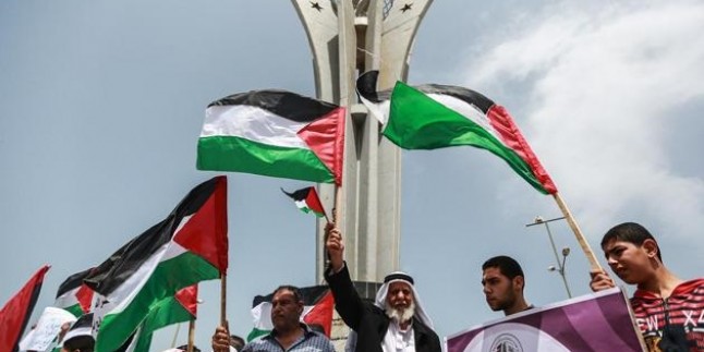 Gazzeliler, ambargonun kaldırılması için gösteri yaptı