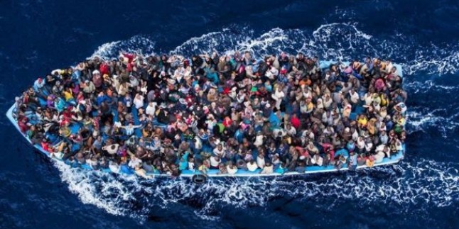 50 Suriyeli, tekneyle açık denizde dolaştırılarak İtalya diye Mersin sahiline bırakıldı