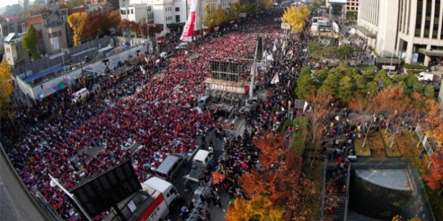Güney Kore’de de halk protestosu