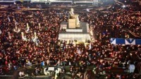 Güney Kore’de devlet başkanına yönelik protestolar sürüyor