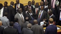 Güney Sudan’da mevcut hükümet feshedilerek geçici hükümet kuruldu