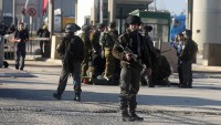 Siyonist İsrail askerleri 12 Filistinliyi gözaltına aldı