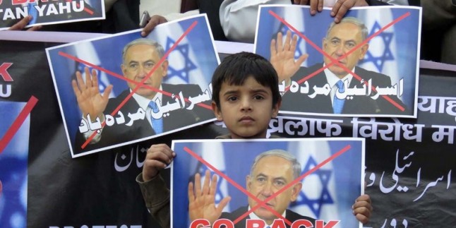 Siyonist Netanyahu, Hindistan’da protestolarla karşılandı