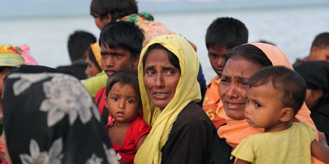 Aşağılık Myanmar Askerleri Sistematik Olarak Arakanlı Müslüman Kadınlara Tecavüz Etti