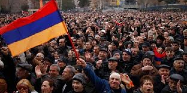 Ermenistan’da Eylemler Yayılıyor