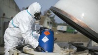 Irak ordusu DEAŞ’a ait kimyasal içeren variller buldu