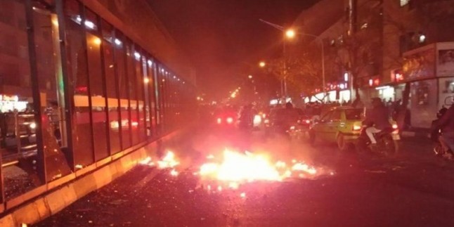 Emperyalistlerin İrandaki Çapulcuları İran İslam Cumhuriyeti Polisine Ateş Açtı: 1 Şehid 3 Yaralı, Ateş Açanlar Yakalandı