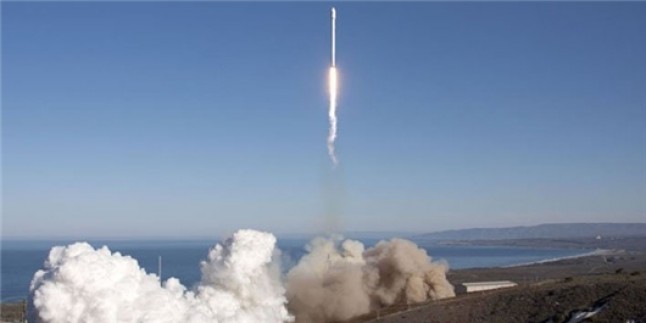 İran yıl sonuna kadar bir uydu uzaya fırlatabilir
