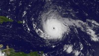 Irma kasırgası, Karayipler’in kuzeyindeki adaları vurmaya başladı