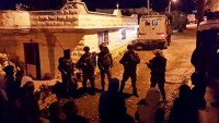 Siyonist İsrail Güçleri Bu Sabah Batı Yaka’da Üç Filistinliyi Gözaltına Aldı