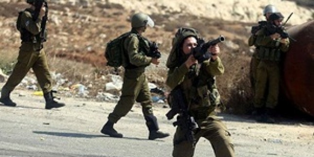 Siyonist İsrail askerleri 15 Filistinliyi daha gözaltına aldı