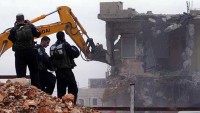 Siyonist İsrail bu kez bedevilere ait baraka ve ahırları yıktı