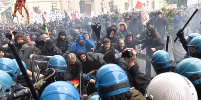 İtalya’da Renzi karşıtı protestolar
