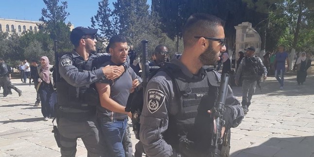 İşgal Polisi Kudüslü 13 Gence Uzaklaştırma Cezası Verdi ​