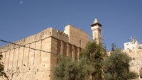 İşgal Güçleri Şubat’ta İbrahim El-Halil Camii’nde Ezan Okunmasını 44 Kez Engelledi