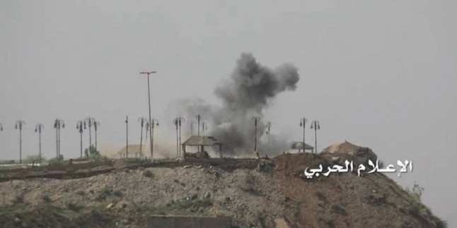 Yemen Hizbullahı Suudi güçlerin üssünü Zilzal-2 füzeleriyle hedef aldı