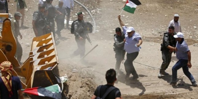 İşgal Güçleri Batı Yaka’da 21 Filistinliyi Gözaltına Aldı