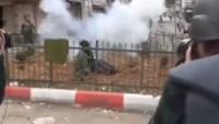 İşgalci İsrail askerleri engelli gence ses bombası attı