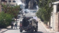 Siyonist İsrail ordusuna ait askeri araç Filistinli çocuğa çarptı