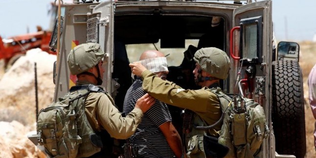 İşgal Güçleri Batı Yaka’da 12 Filistinliyi Gözaltına Aldı ​