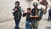 İşgalci İsrail askerlerinin uyguladığı gözaltılar giderek artıyor