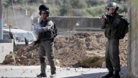 İşgalci İsrail askerleri 8 Filistinliyi gözaltına aldı