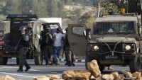 İşgal Güçleri Batı Yaka ve Kudüs’te Filistinli 5 Genci Gözaltına Aldı