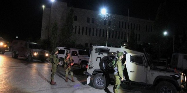 İki Siyonist İsrail Askeri Direnişçilerin Silahıyla Yaralandı
