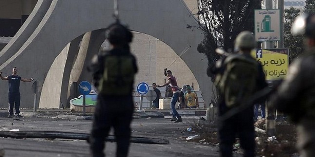Siyonist İsrail askerleriyle Filistinli gruplar arasında çıkan çatışmalarda 15 Filistinli yaralandı