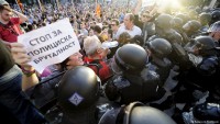 Makedonya da Sokaklar Tekrar Karıştı