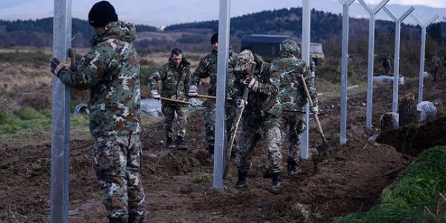 Makedonya, Yunanistan sınırına tel çit örmeye başladı