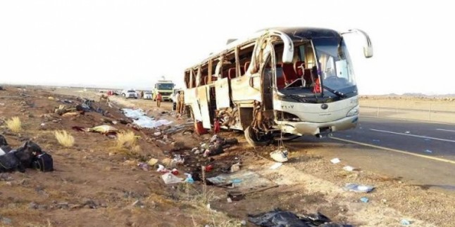 Arabistan’da Mısırlı Hacıların Otobüsü Kaza Yaptı: 19 Ölü