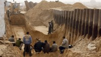 Siyonist rejim Mısır sınırında duvar inşa ediyor
