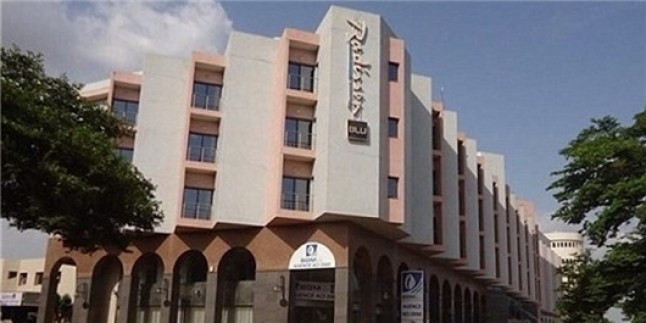Teröristler Mali’nin Radisson hotelinde 138 kişiyi rehine aldı