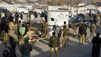 Pakistan’da AVM’ye bombalı saldırı