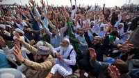 Pakistan’da gösteriler patlak verdi