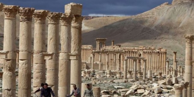 Suriye ordusu Palmira kentini havadan vurdu: 38 IŞİD teröristi öldürüldü