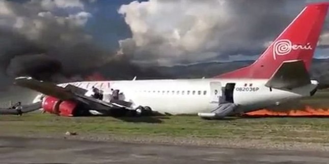 Peru’da yolcu uçağı alev aldı