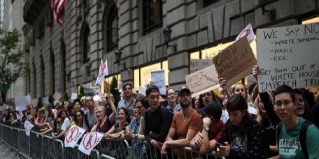 New York’ta Halk, Evine Gelen Trump’u Protesto Etti