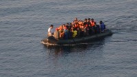Ege’de göçmen botu battı; 8 kişi aranıyor