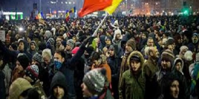 Romanya’da protestolar istifa getirdi!