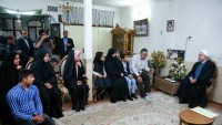 İran Cumhurbaşkanı Ruhani, Şehid ailesini habersiz ziyaret etti
