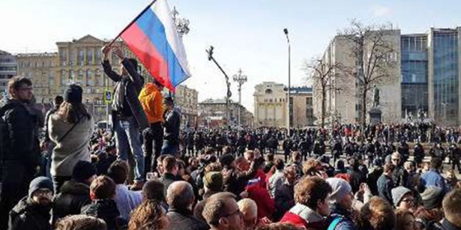 Rusya gösterilerinde onlarca protestocu tutuklandı
