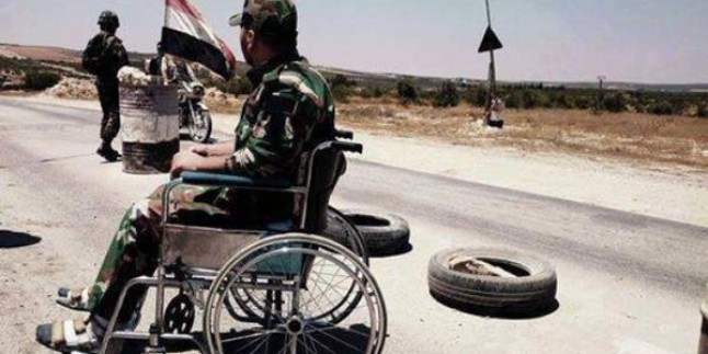 Foto: Suriyeli teğmen, sakat kalmasına rağmen cepheden ayrılmayı reddetti